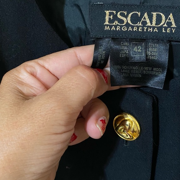 Escada coat gold hardware. - Picture 9 of 14